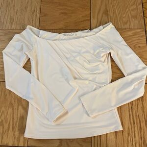 Abercrombie & Fitch Women’s Cream Off-The-Shoulder Ruched Long Sleeve top